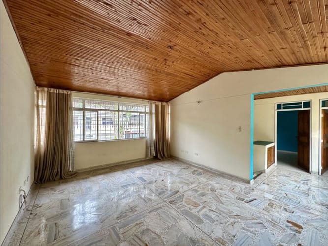 Casa de 5 alcobas en venta en Departamental, Cali, 207 m² · foto 10 de 17