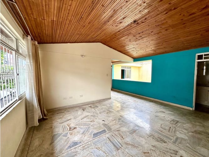 Casa de 5 alcobas en venta en Departamental, Cali, 207 m² · foto 11 de 17