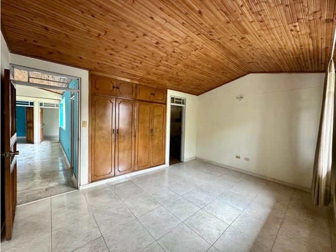 Casa de 5 alcobas en venta en Departamental, Cali, 207 m² · foto 16 de 17