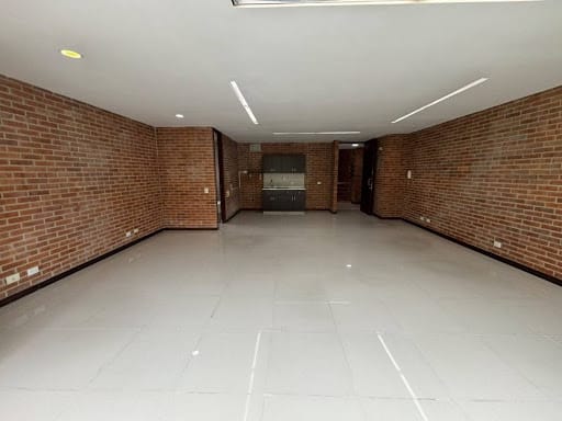 Oficina en arriendo en Loma De San Julian, Medellín, 60 m² · foto 2 de 5