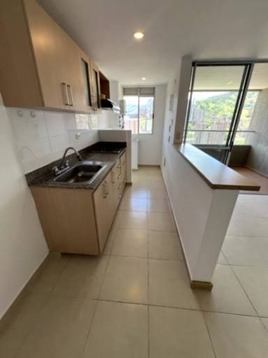 Apartamento de 3 alcobas en arriendo en Loma De San Jose, Sabaneta, 80 m² · foto 16 de 19