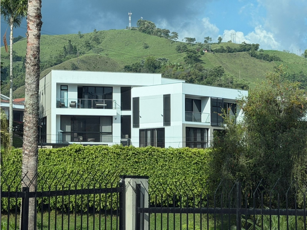 Casa en venta en El Trebol, Manizales · foto 2 de 24