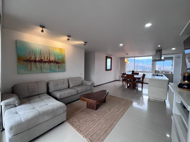 Apartamento de 3 alcobas en arriendo en El Poblado, Medellín, 132 m² · foto 2 de 16