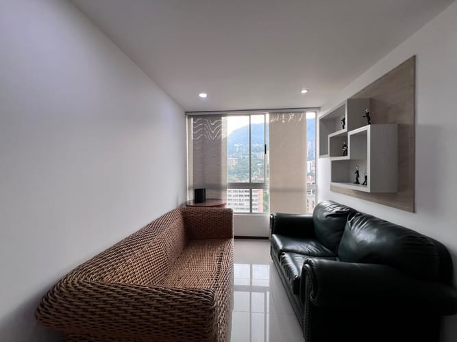 Apartamento de 3 alcobas en arriendo en El Poblado, Medellín, 132 m² · foto 4 de 16