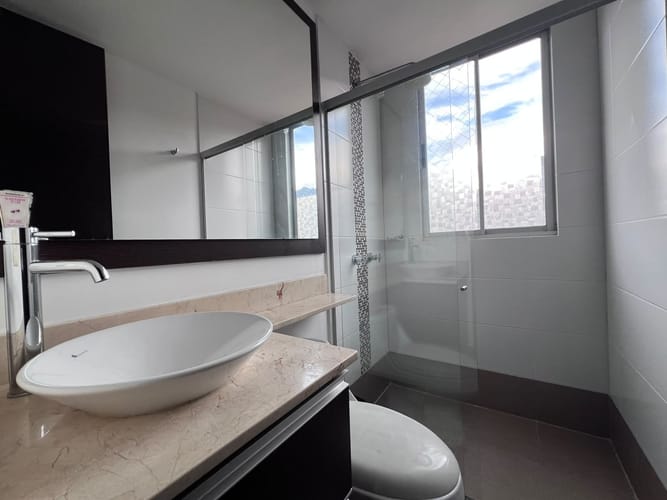 Apartamento de 3 alcobas en arriendo en El Poblado, Medellín, 132 m² · foto 15 de 16