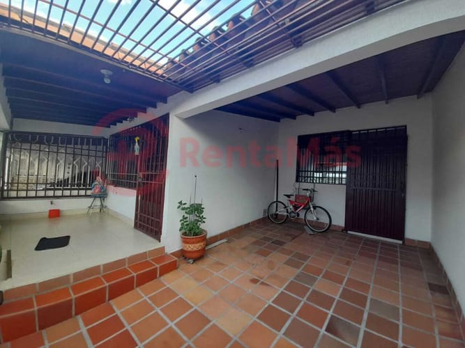 Casa en venta en Prados Del Norte, Cúcuta · foto 2 de 13