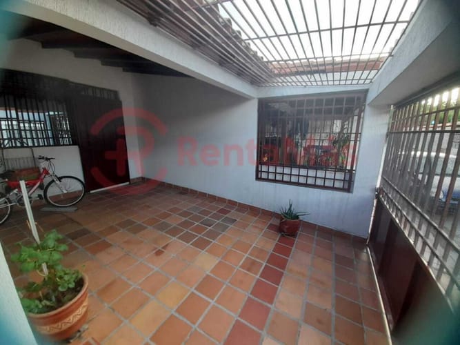 Casa en venta en Prados Del Norte, Cúcuta · foto 3 de 13