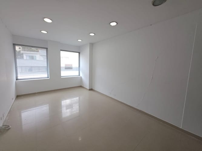 Oficina en arriendo en Santa Monica, Cali, 66 m² · foto 3 de 7