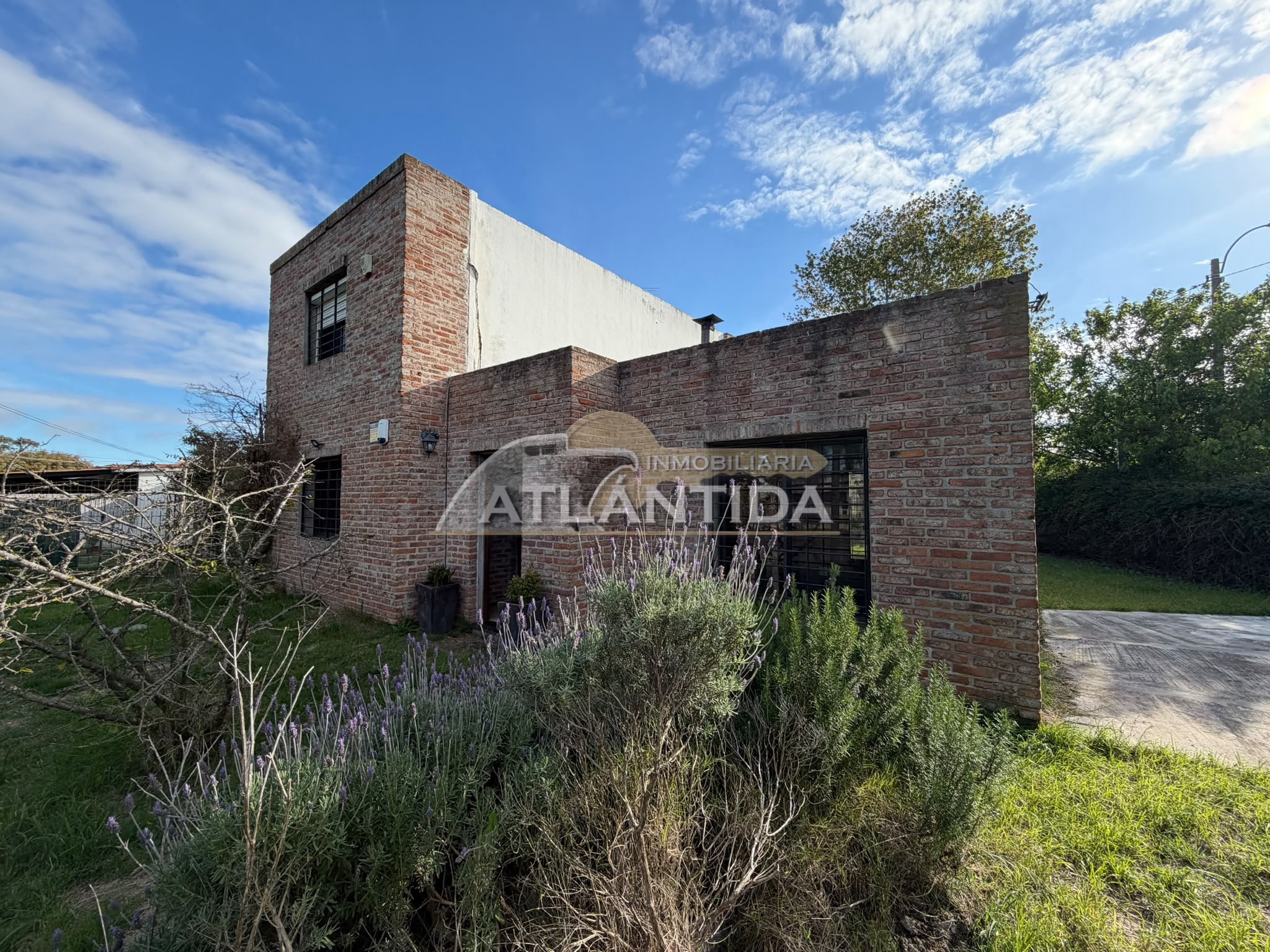 Alquiler Anual Casa De Dos Plantas En Lagomar, 3 Dormitorios Y 2 Baños. Inm. Atlántida · Foto 1