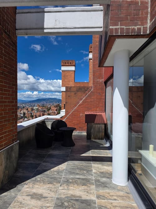 Apartamento de 3 alcobas en venta en Los Rosales, Bogotá, 370 m² · foto 6 de 24