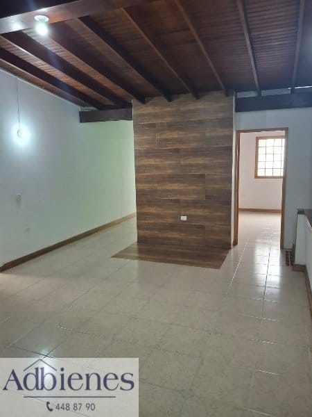 Casa de 6 alcobas en arriendo en San Joaquin, Medellín, 250 m² · foto 2 de 24