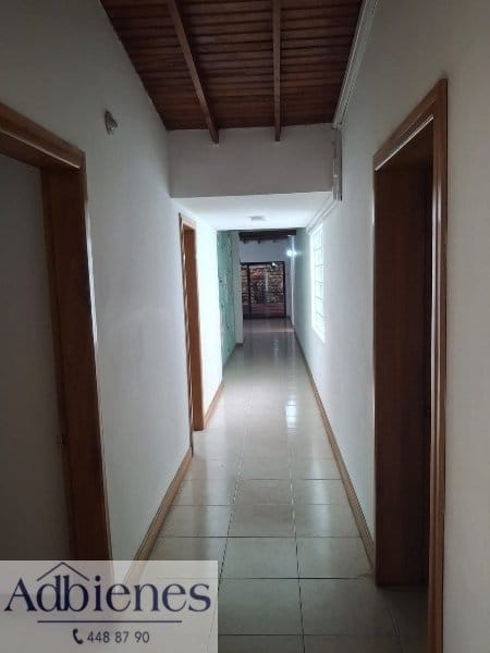 Casa de 6 alcobas en arriendo en San Joaquin, Medellín, 250 m² · foto 4 de 24