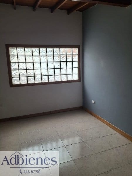 Casa de 6 alcobas en arriendo en San Joaquin, Medellín, 250 m² · foto 18 de 24