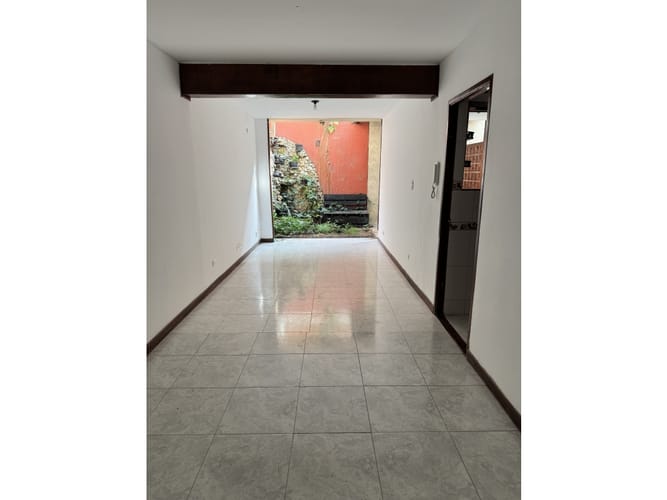 Casa de 5 alcobas en venta en Santa Anita, Cali, 250 m² · foto 2 de 22
