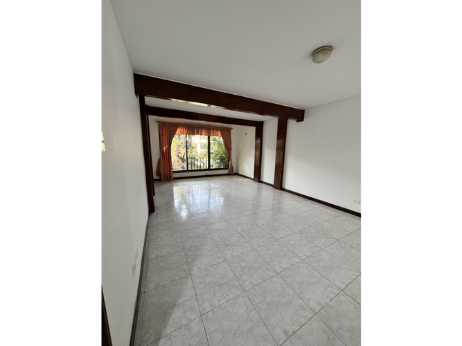 Casa de 5 alcobas en venta en Santa Anita, Cali, 250 m² · foto 4 de 22