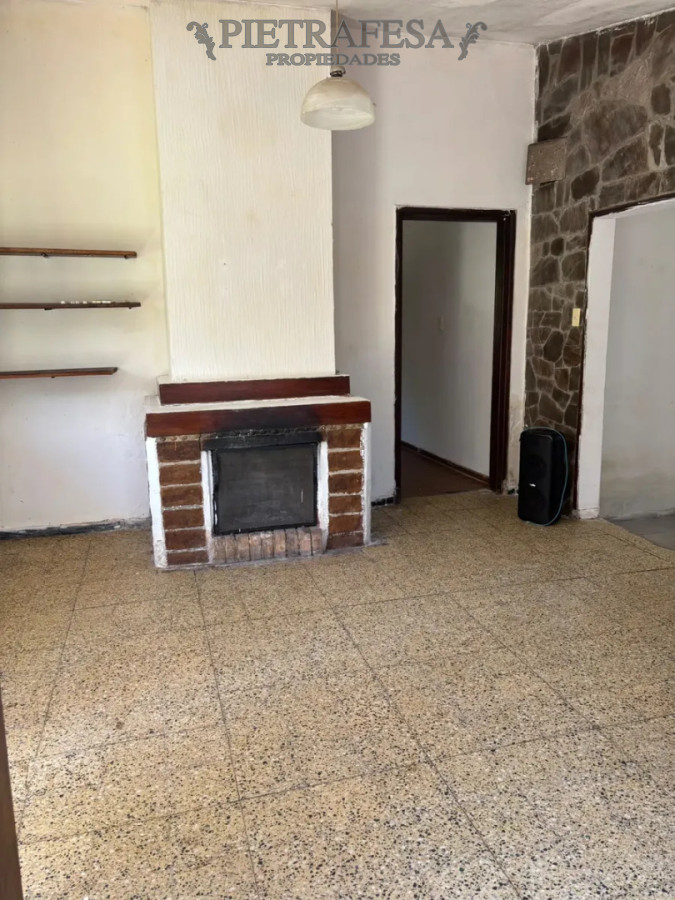 Casa en alquiler, 3 dormitorios, 1 baño, patio con parrillero. Colonia Nicolich.