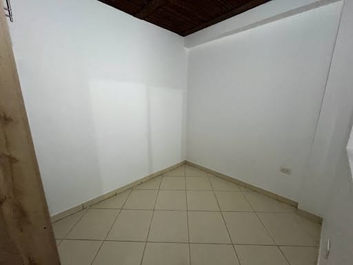 Apartamento de 2 alcobas en arriendo en San Isidro, Medellín, 40 m² · foto 5 de 8
