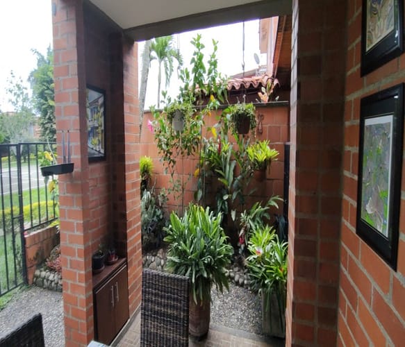 Casa de 3 alcobas en venta en El Castillo, Jamundí, 240 m² · foto 2 de 24
