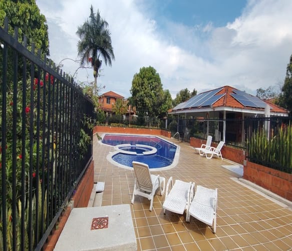 Casa de 3 alcobas en venta en El Castillo, Jamundí, 240 m² · foto 8 de 24