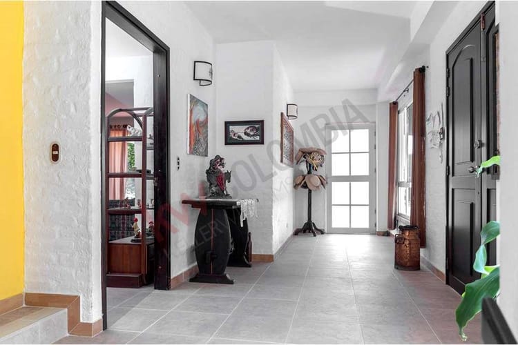 Casa de 4 alcobas en venta en Porerito, Jamundí, 370 m² · foto 2 de 24