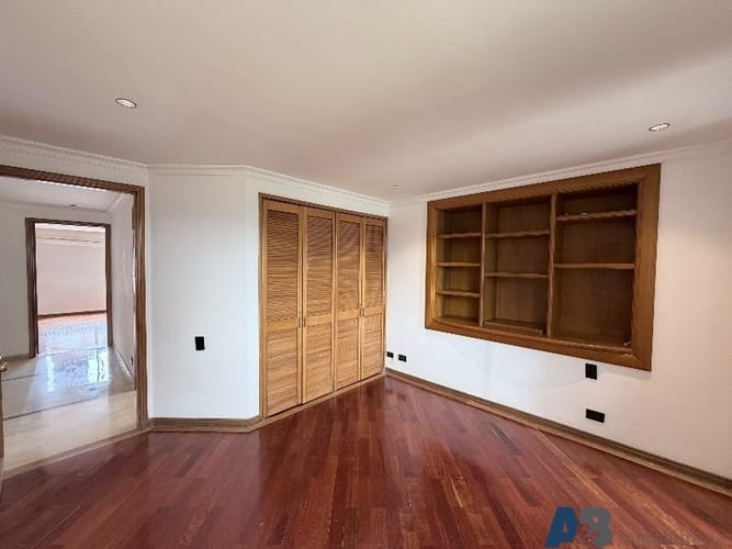 Apartamento de 4 alcobas en arriendo en Los Balsos, Medellín, 211 m² · foto 5 de 24