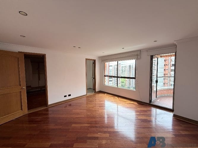Apartamento de 4 alcobas en arriendo en Los Balsos, Medellín, 211 m² · foto 7 de 24