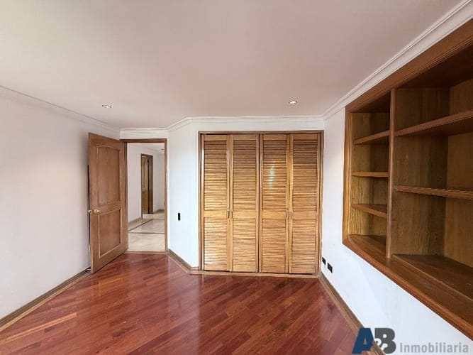 Apartamento de 4 alcobas en arriendo en Los Balsos, Medellín, 211 m² · foto 8 de 24