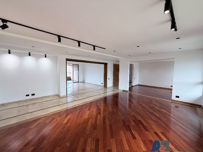Apartamento de 4 alcobas en arriendo en Los Balsos, Medellín, 211 m² · foto 11 de 24