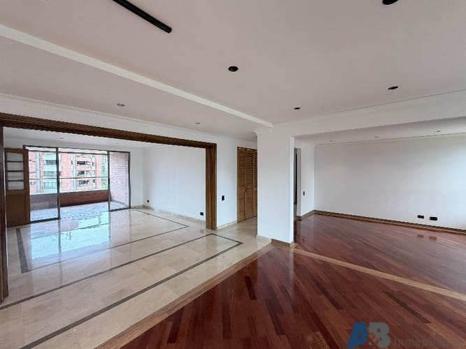 Apartamento de 4 alcobas en arriendo en Los Balsos, Medellín, 211 m² · foto 12 de 24