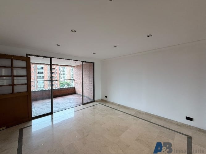 Apartamento de 4 alcobas en arriendo en Los Balsos, Medellín, 211 m² · foto 14 de 24