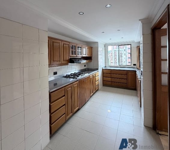 Apartamento de 4 alcobas en arriendo en Los Balsos, Medellín, 211 m² · foto 17 de 24