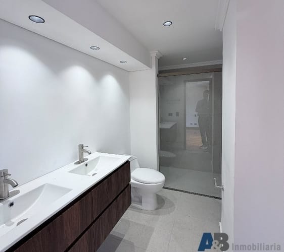 Apartamento de 4 alcobas en arriendo en Los Balsos, Medellín, 211 m² · foto 18 de 24