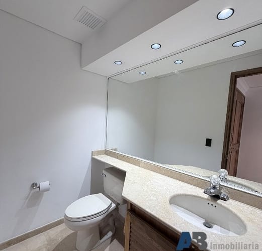 Apartamento de 4 alcobas en arriendo en Los Balsos, Medellín, 211 m² · foto 20 de 24
