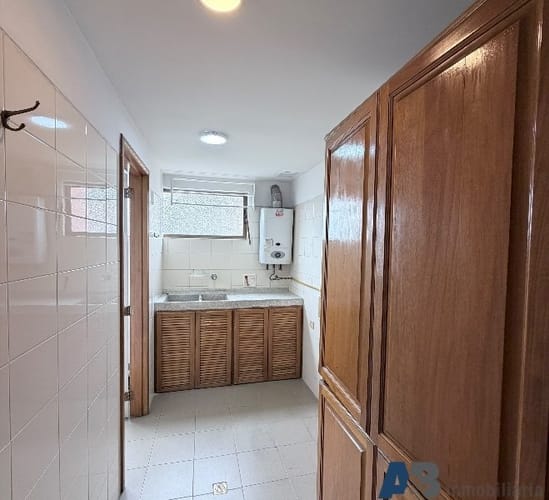 Apartamento de 4 alcobas en arriendo en Los Balsos, Medellín, 211 m² · foto 21 de 24