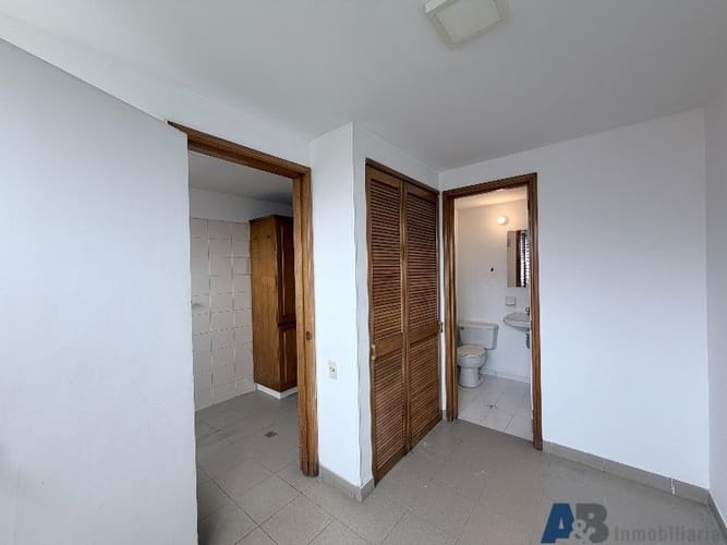 Apartamento de 4 alcobas en arriendo en Los Balsos, Medellín, 211 m² · foto 24 de 24