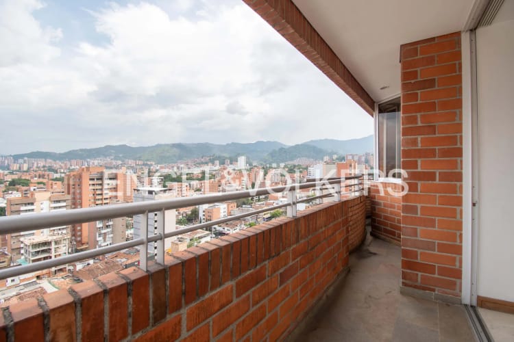 Apartamento de 3 alcobas en venta en Laureles, Medellín, 327 m² · foto 18 de 22