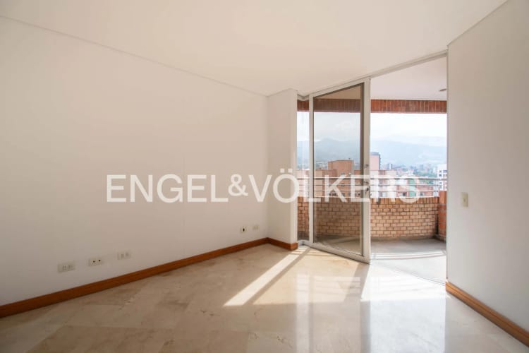 Apartamento de 3 alcobas en venta en Laureles, Medellín, 327 m² · foto 13 de 22