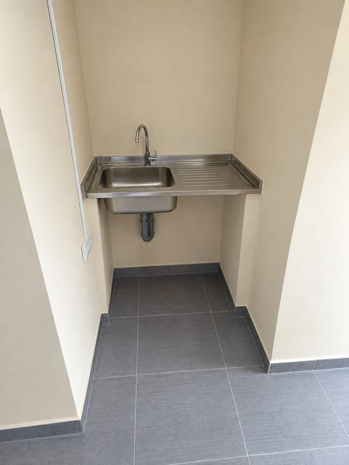 Local en arriendo en Belén Rincón, Medellín, 15 m² · foto 2 de 3