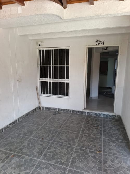 Casa de 4 alcobas en arriendo en Quinta Granada, Piedecuesta · foto 2 de 16