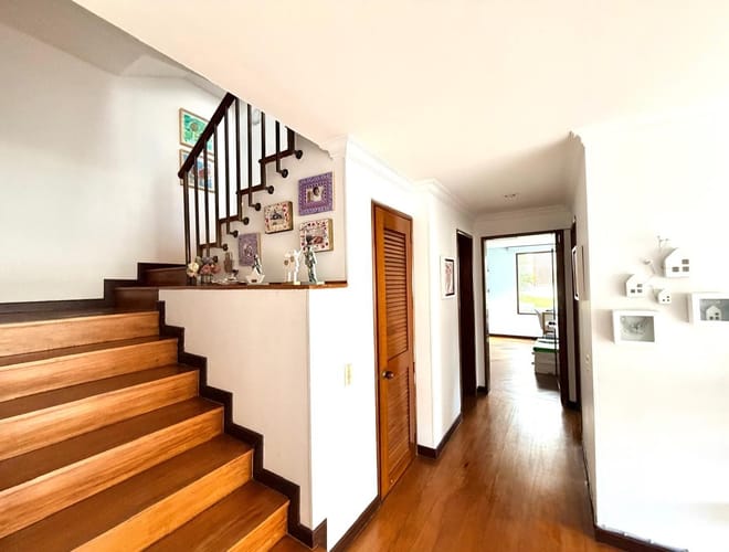 Casa de 4 alcobas en venta en Lindaraja, Bogotá, 251 m² · foto 9 de 24