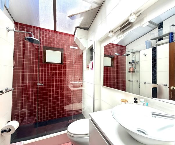 Casa de 4 alcobas en venta en Lindaraja, Bogotá, 251 m² · foto 18 de 24