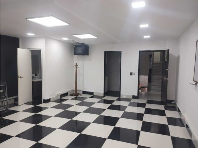 Oficina en arriendo en Los Balsos, Medellín, 80 m² · foto 2 de 12