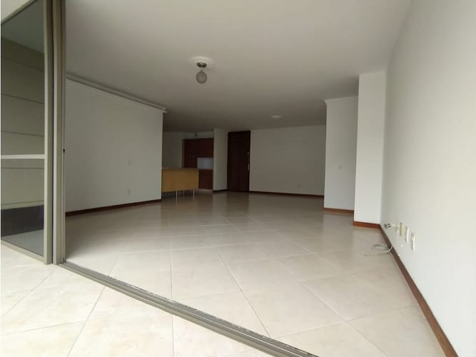 Apartamento de 3 alcobas en arriendo en Bosques De Zuñiga, Medellín, 95 m² · foto 2 de 16