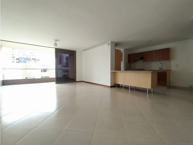 Apartamento de 3 alcobas en arriendo en Bosques De Zuñiga, Medellín, 95 m² · foto 3 de 16