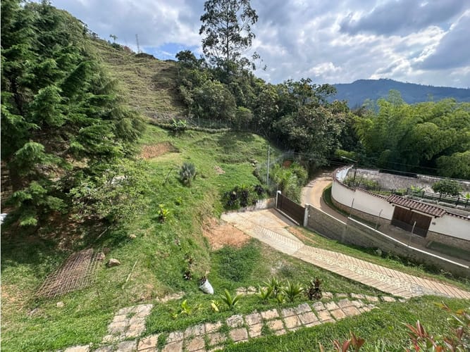 Casa de 4 alcobas en venta en Las Lomitas, Sabaneta, 300 m² · foto 3 de 24