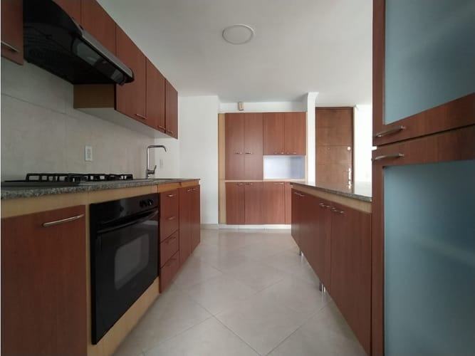 Apartamento de 3 alcobas en arriendo en Bosques De Zuñiga, Medellín, 95 m² · foto 5 de 16