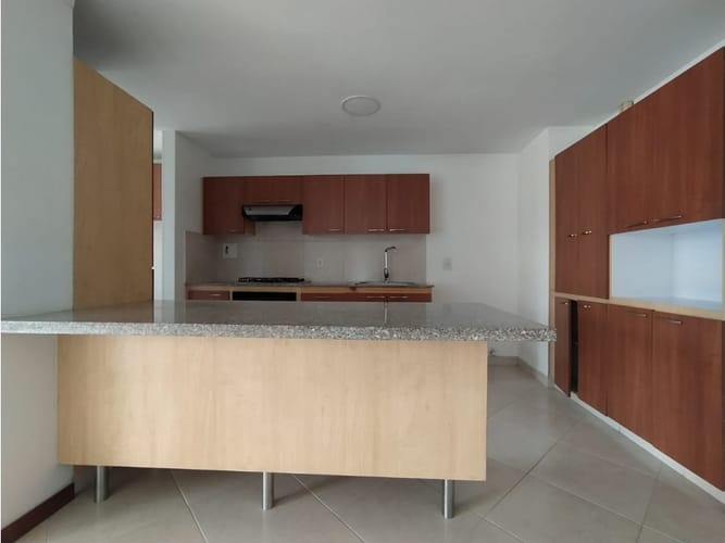 Apartamento de 3 alcobas en arriendo en Bosques De Zuñiga, Medellín, 95 m² · foto 6 de 16