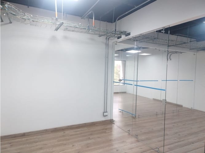 Oficina en arriendo en Patio Bonito, Medellín, 70 m² · foto 3 de 5
