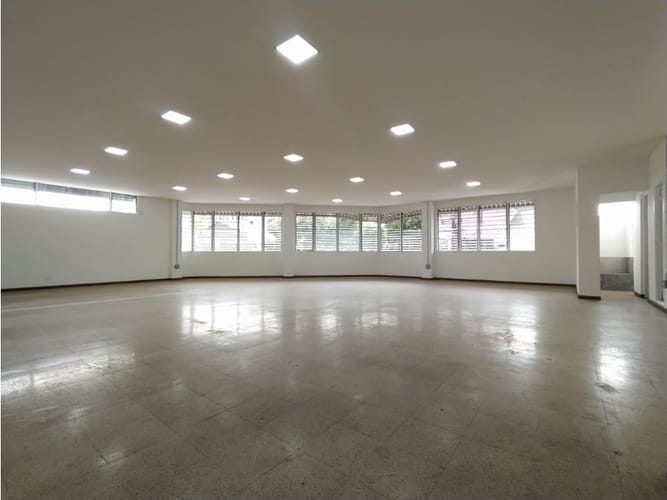 Local en arriendo en Colombia, Medellín, 150 m² · foto 2 de 10