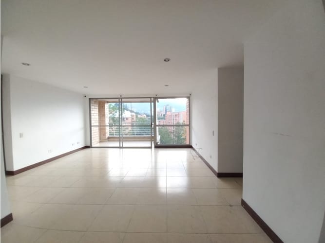 Apartamento de 3 alcobas en arriendo en Loma Del Escobero, Envigado, 106 m² · foto 5 de 24